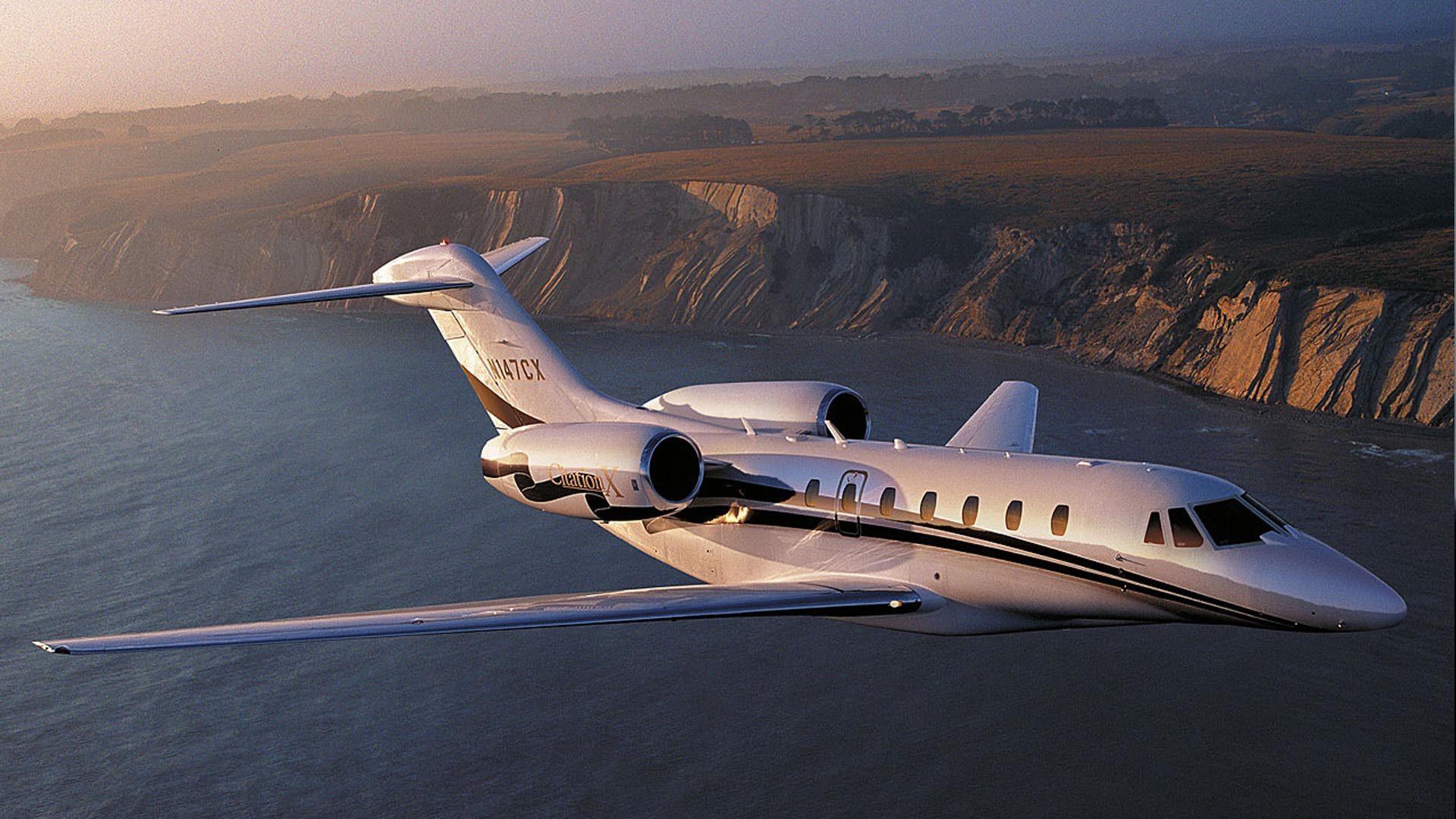 Luxury Travel Private Jet Privatejetia 14